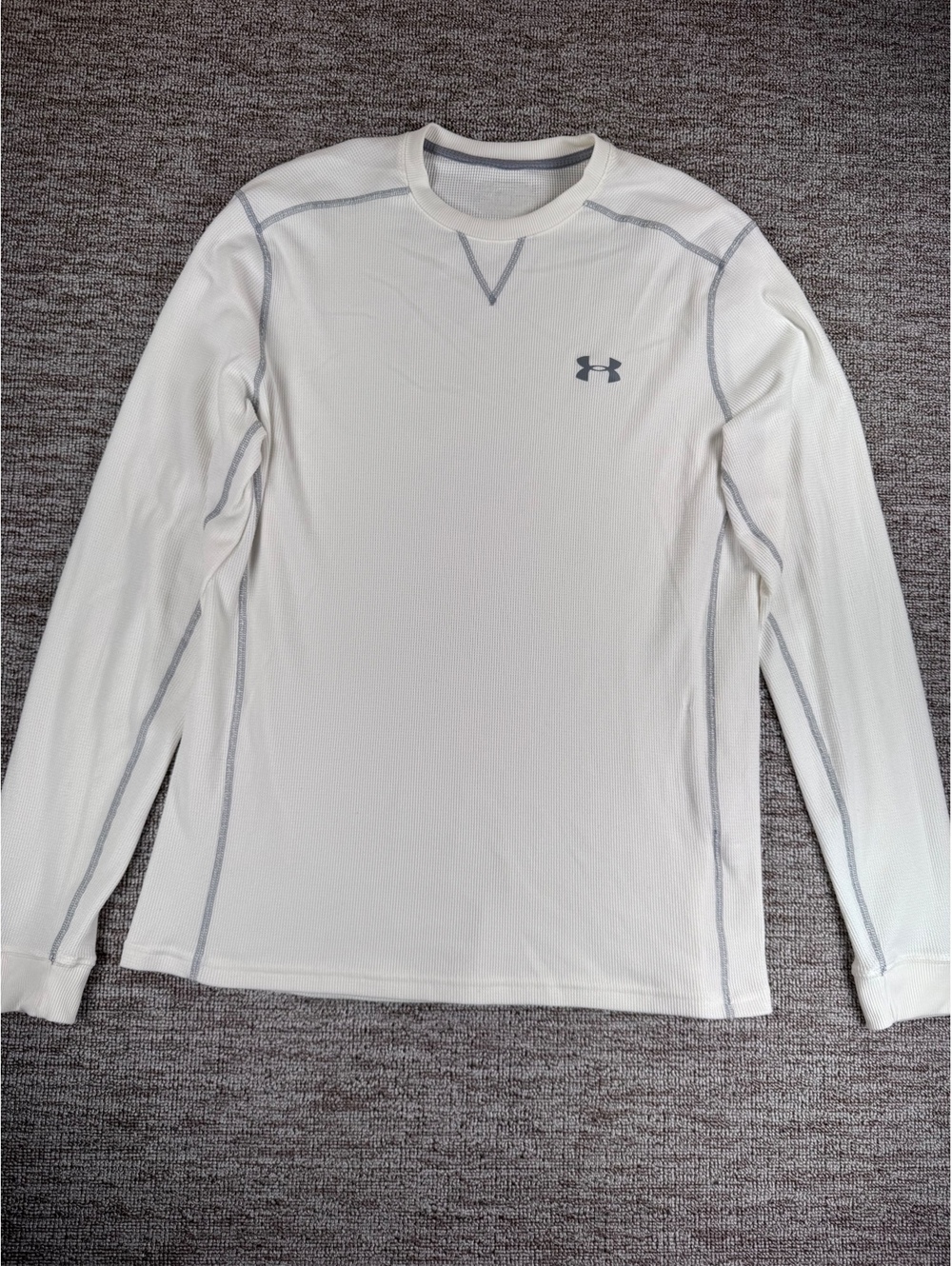 Under Armour White Long Sleeve Thermal Shirt Athletic Fit